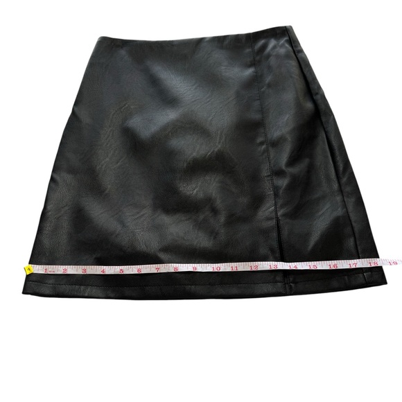 NWT TOPSHOP Faux Leather Mini Skirt Vegan Leather Split Party Holiday 4 Small - Picture 12 of 13